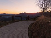 65 ...nella luce e nei colori del sole tramontato dietro lo Zucco